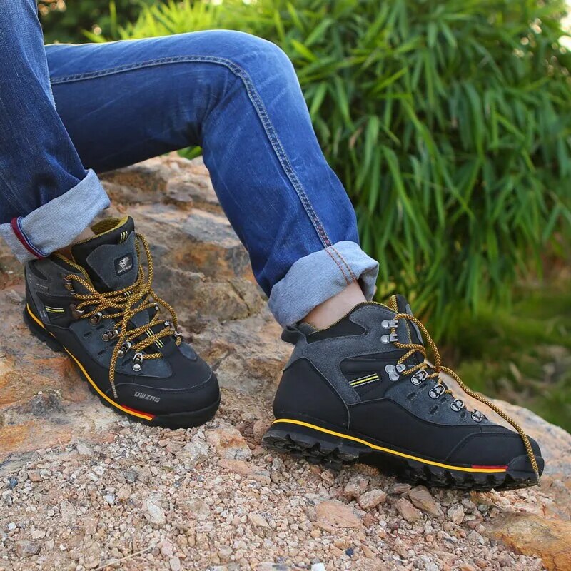 Chaussures-randonnée-homme-imperméables-pour-aventures-en-montagne